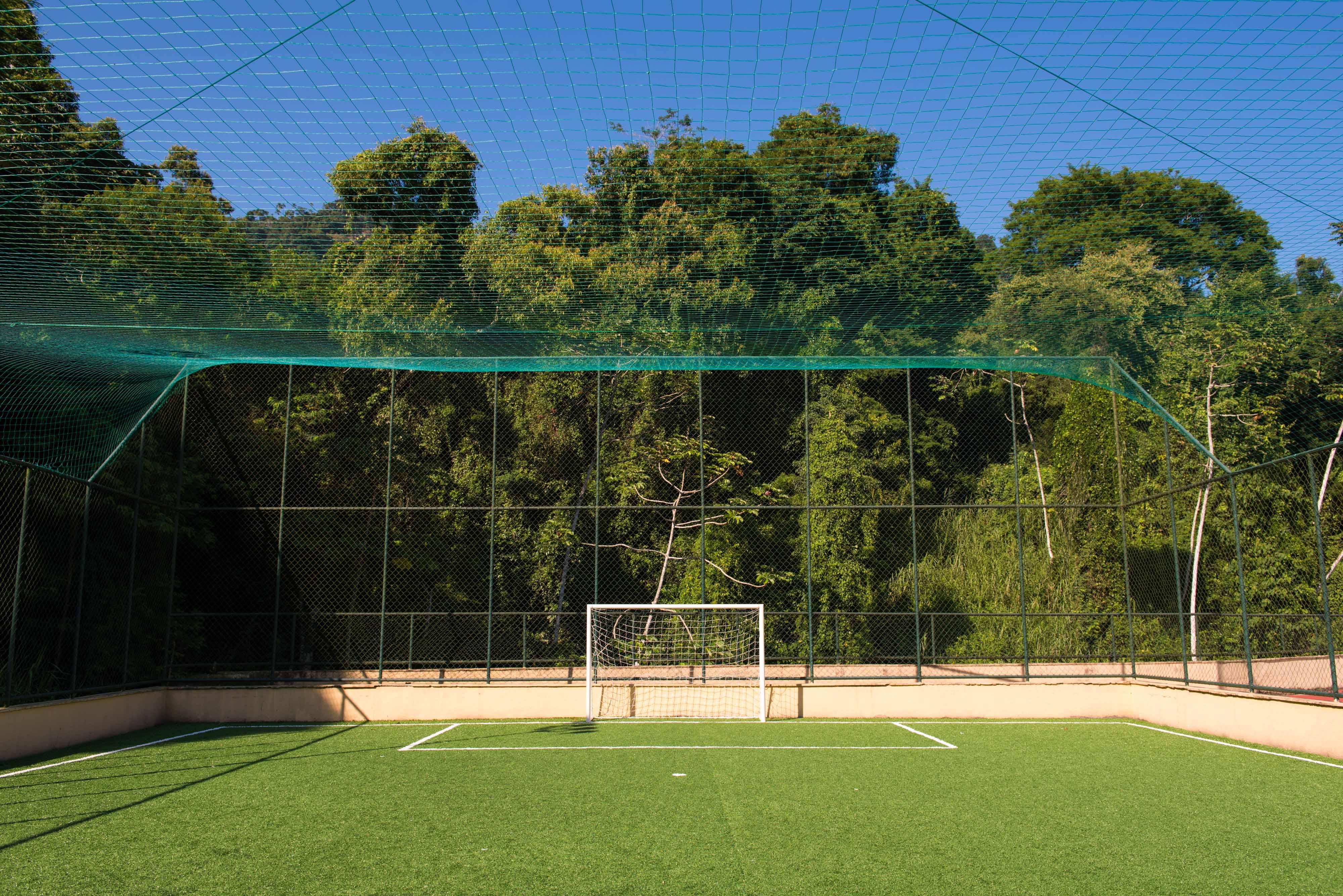 Vila Gale Eco Resort Angra Angra dos Reis Eksteriør billede The football pitch at the school