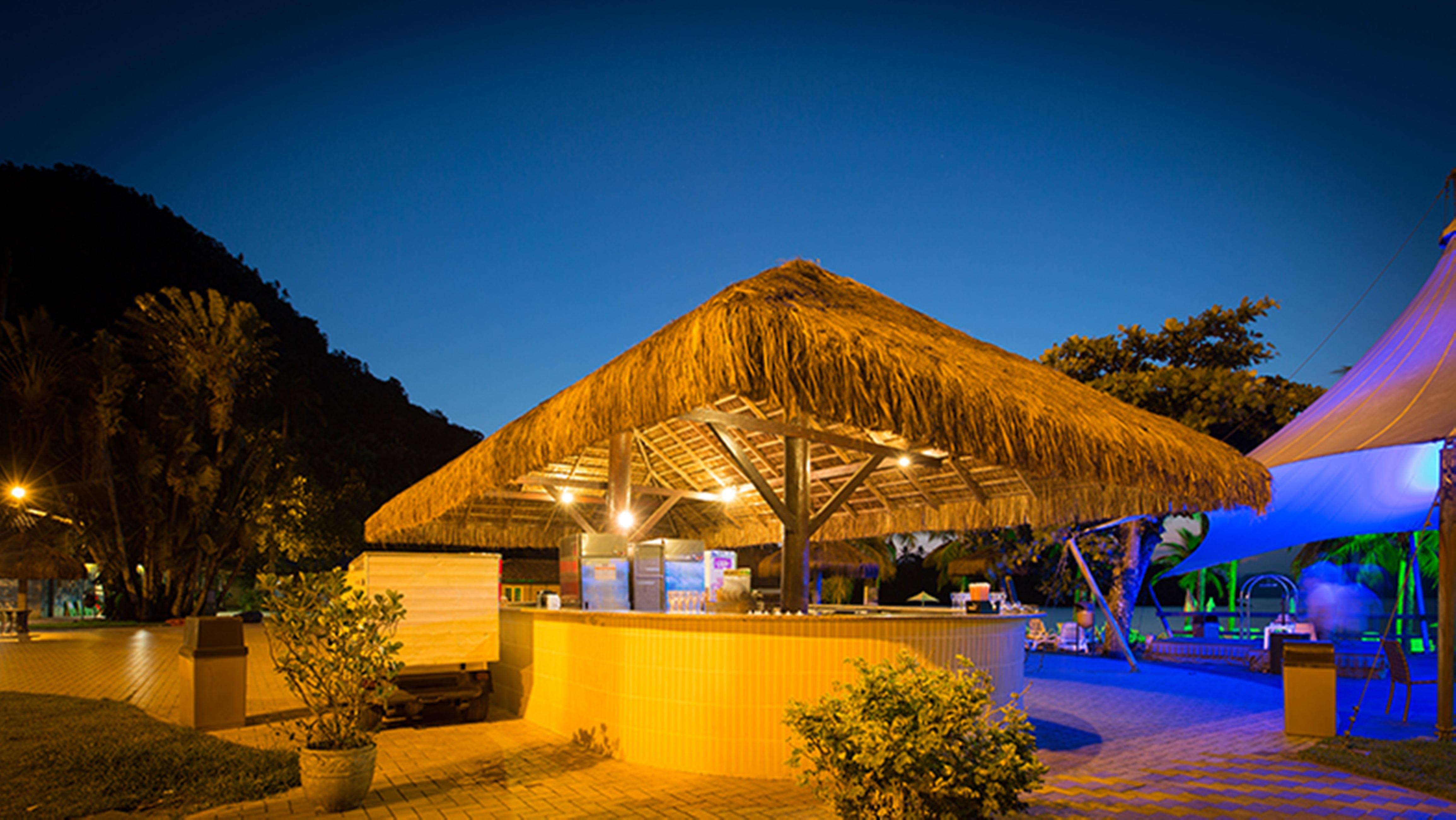 Vila Gale Eco Resort Angra Angra dos Reis Eksteriør billede The beach bar at night